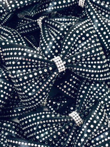 Theodora Tailless Bow
